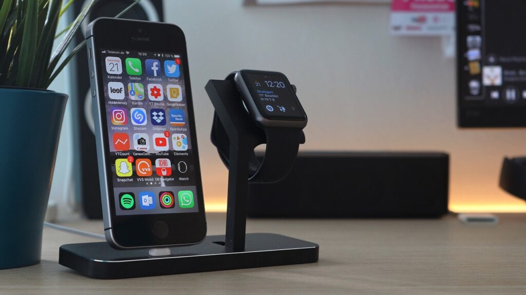 dock, apple watch dock, iphone dock-2898497.jpg