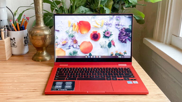 This image shows the Samsung galaxy Chromebook 2 360 in the table.